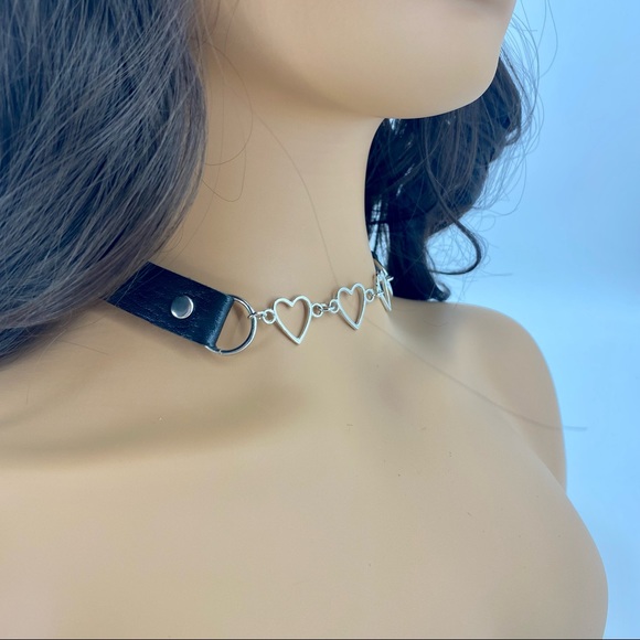 Heart Choker Necklace - Picture 7 of 11